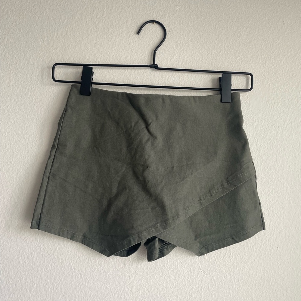 Blue Blush Olive Green Women's Skorts
